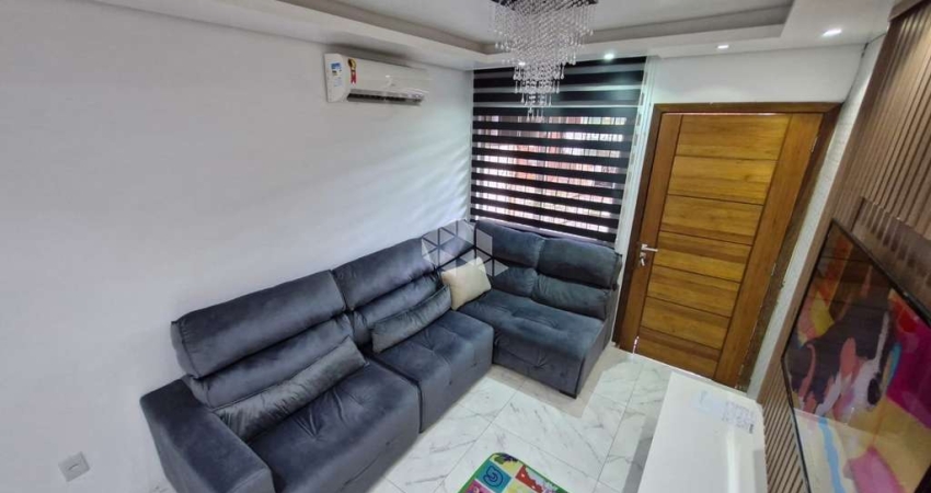 Casa sobrado com 2 dormitórios e 1 vaga de garagem, no bairro Farrapos, em Porto Alegre.