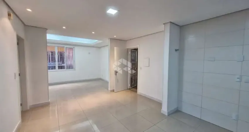 Apartamento Térreo Garden Reformado - 3 Quartos  (1 Suíte), Pátio e Vaga - Bairro Navegantes