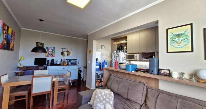 Apartamento 3 dormitórios, reformado, semimobiliado, elevador com 1 vaga de garagem no bairro Humaitá, em Porto Alegre.