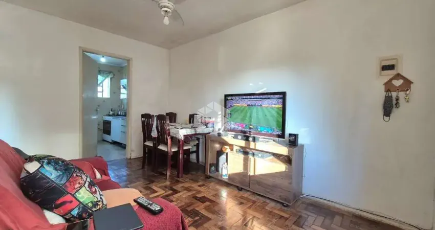 Apartamento de 2 dormitórios e 1 vaga de garagem, no bairro Humaitá, em Porto Alegre.