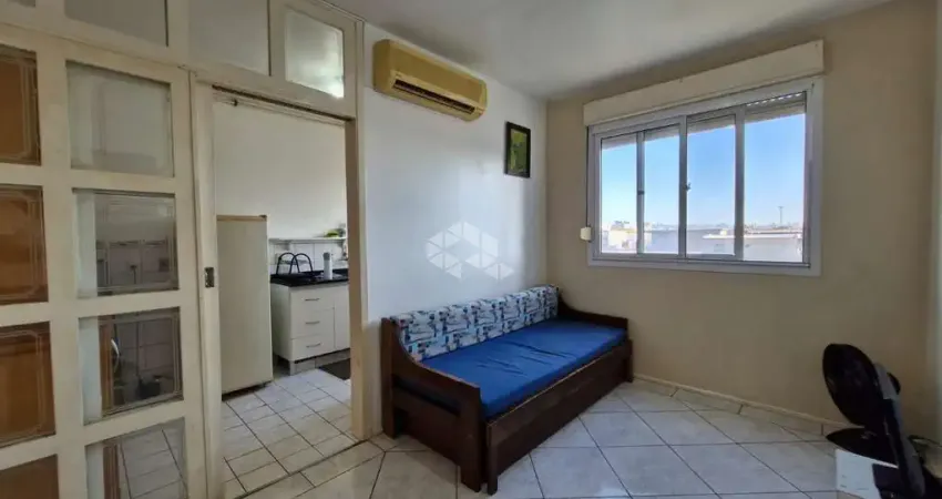 Apartamento de 1 dormitório com vaga de garagem, no bairro humaitá, em porto alegre.