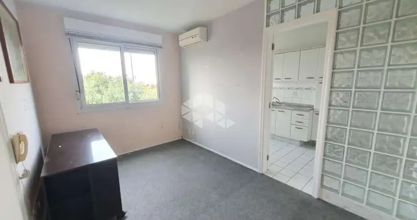 Apartamento com 1 dormitório e vaga de garagem no bairro humaitá em porto alegre