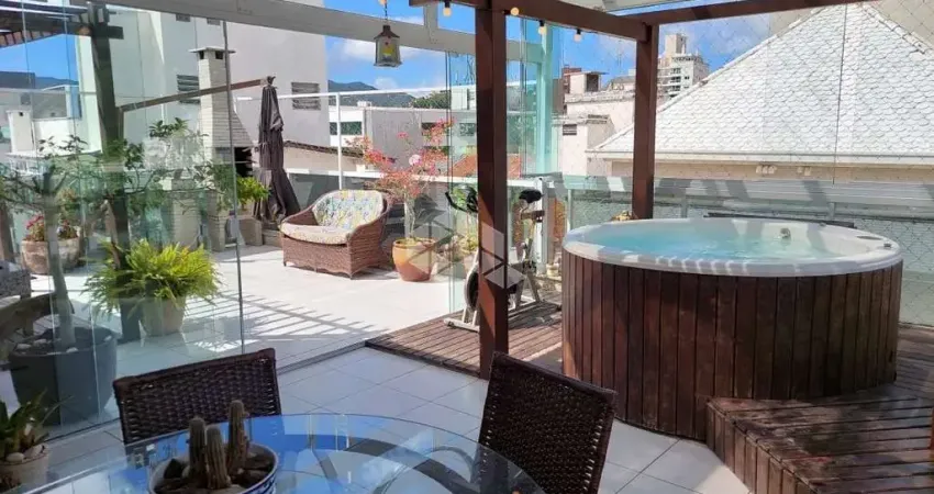 COBERTURA COM 2 SUÍTES NO BAIRRO TRINDADE - FLORIANÓPOLIS/SC