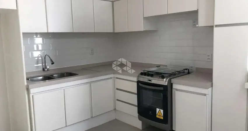 APARTAMENTO DE 2 DORMITÓRIOS NO CENTRO DE FLORIANÓPOLIS.