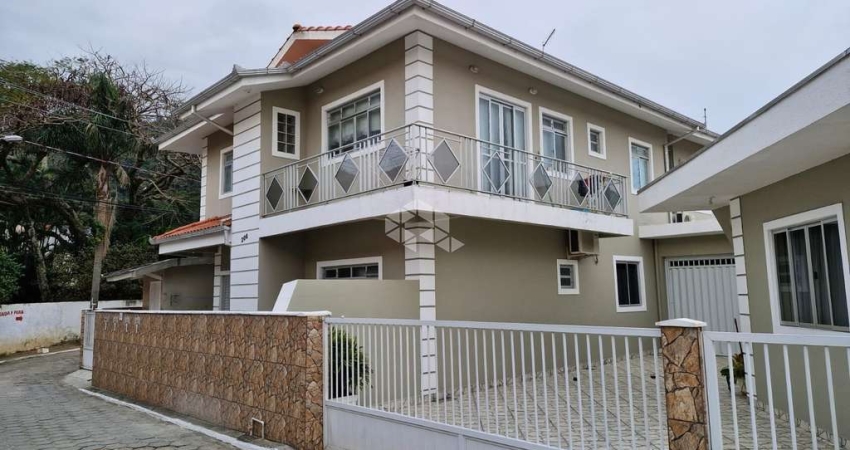 TERRENO COM 6 IMOVEIS NO PÂNTANO DO SUL EM FLORIANÓPOLIS/SC