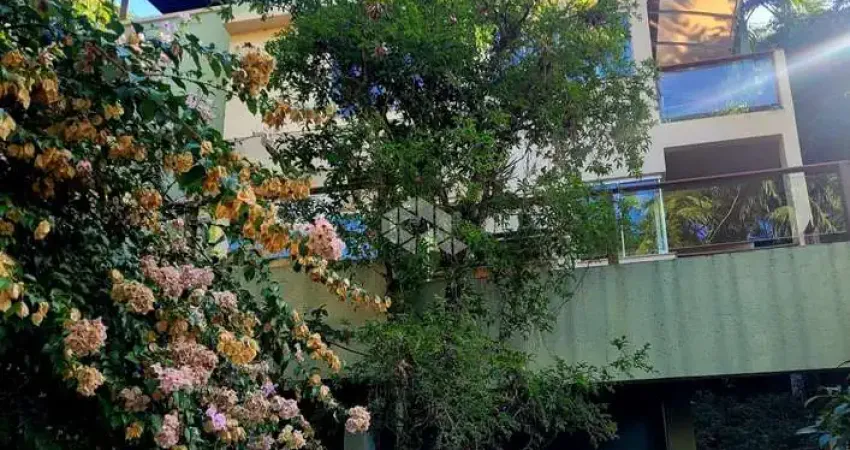 CASA TRIPLEX COM 3 QUARTOS E 1 SUÍTE N LAGOA DA CONCEIÇÃO - FLORIANÓPOLIS/SC
