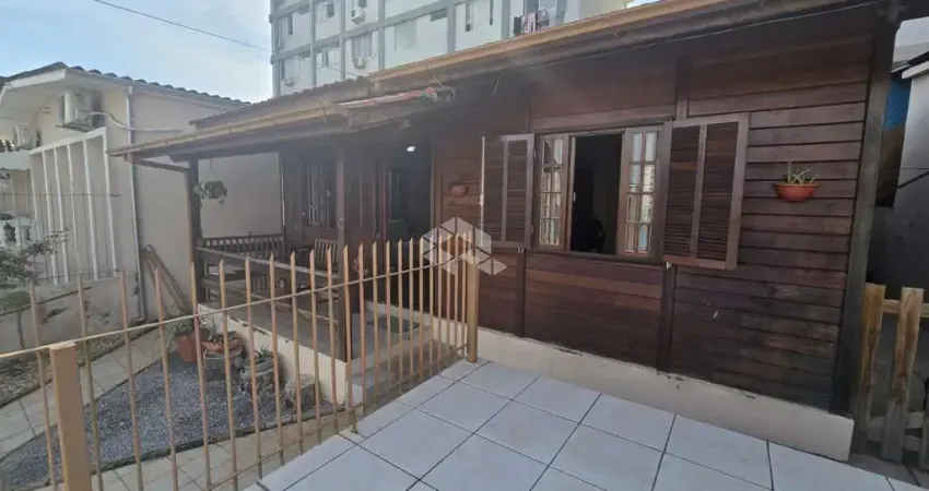 CASA DE 3 QUARTOS NO CENTRO DE FLORIANÓPOLIS/SC