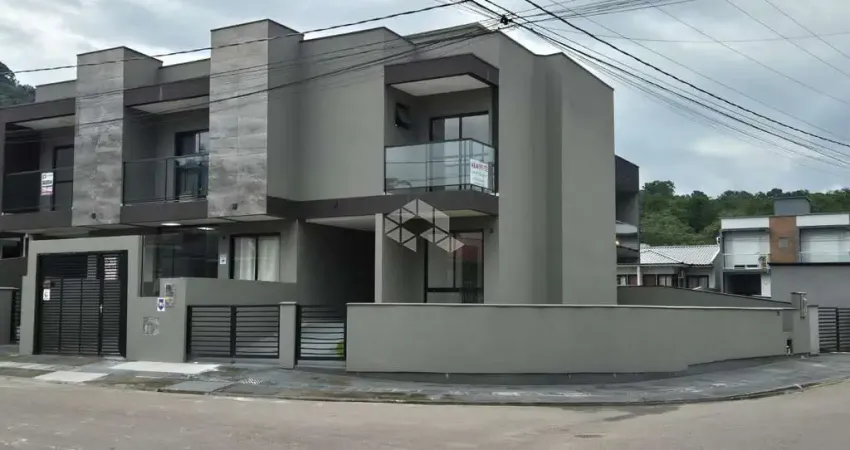 SOBRADO NOVO COM 2 SUÍTES PALHOÇA-BELA VISTA.