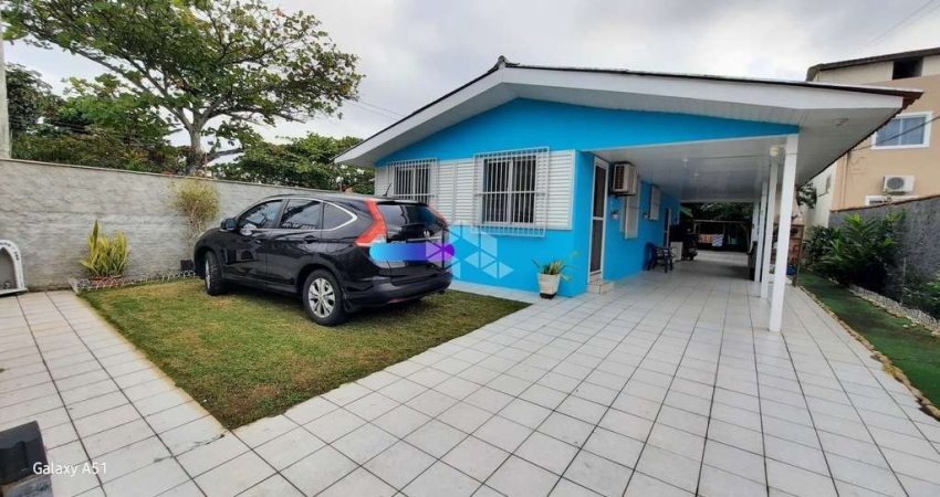 CASA MOBILIADA COM 2 QUARTOS NOS INGLESES - FLORIANÓPOLIS