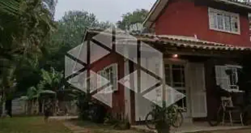 Casa à venda com 3 quaros no bairro são joão do rio vermelho - florianópolis/sc