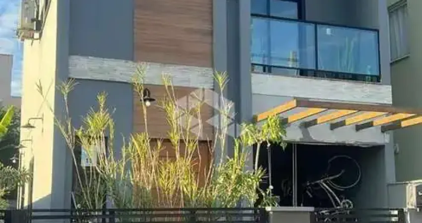 Sobrado à venda no rio tavares - florianópolis/sc - 3 dormitórios, suíte e terraço próximo ao campeche