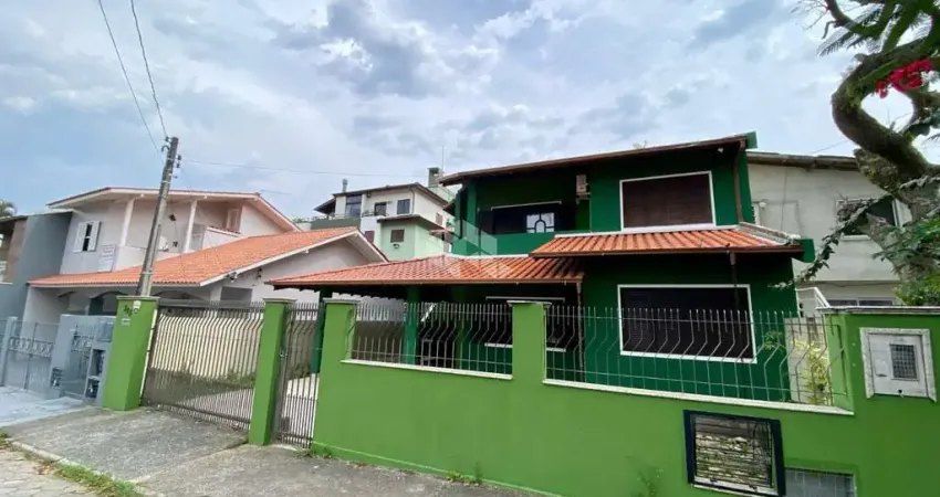 Casa 3 quartos com escritura pública no centrinho da lagoa da conceição - 2 vagas