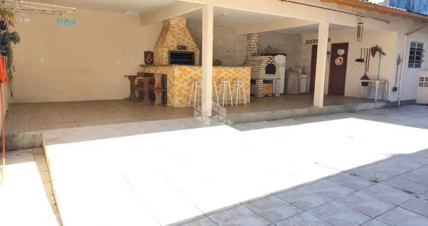 Casa de Alto Padrão com Potencial Residencial ou Comercial na Principal Rua de Forquilhinha