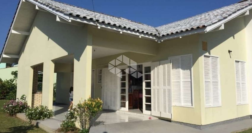 Casa com 3 quartos na Praia de Daniela - Florianópolis