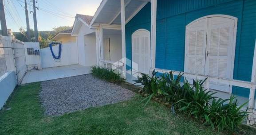 Casa de 03 dormitórios localizada em área nobre dos Ingleses