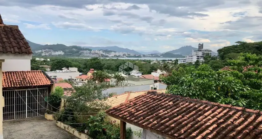 Casa com 4 dormitórios em Cacupé - Florianópolis/SC