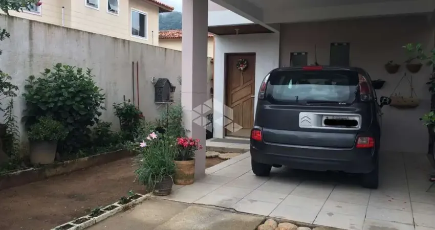 Casa com 5 dormitórios, sendo 3 suítes - São João do Rio Vermelho - Florianópolis