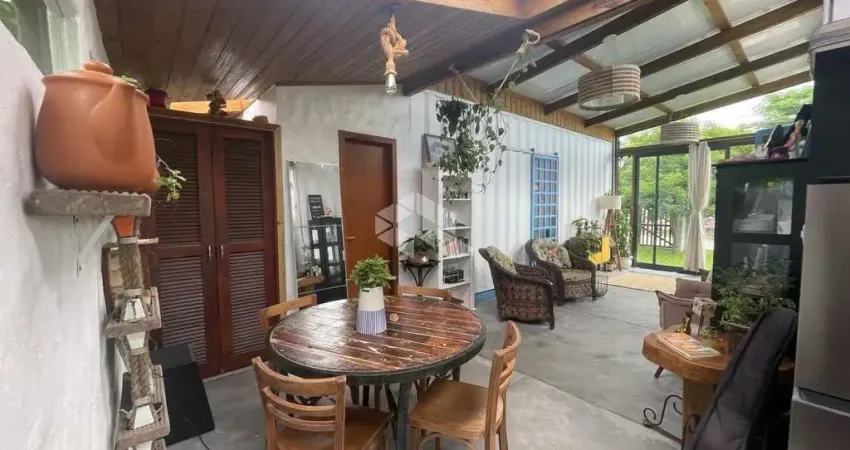 Casa mista com container de 2 dormitórios com closet, 80m² area construída, são joão do rio vermelho - florianópolis / sc