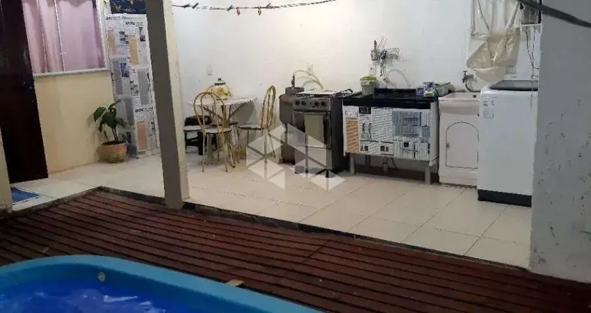 Casa com 2 dormitórios em São João do Rio Vermelho, Florianópolis/SC.