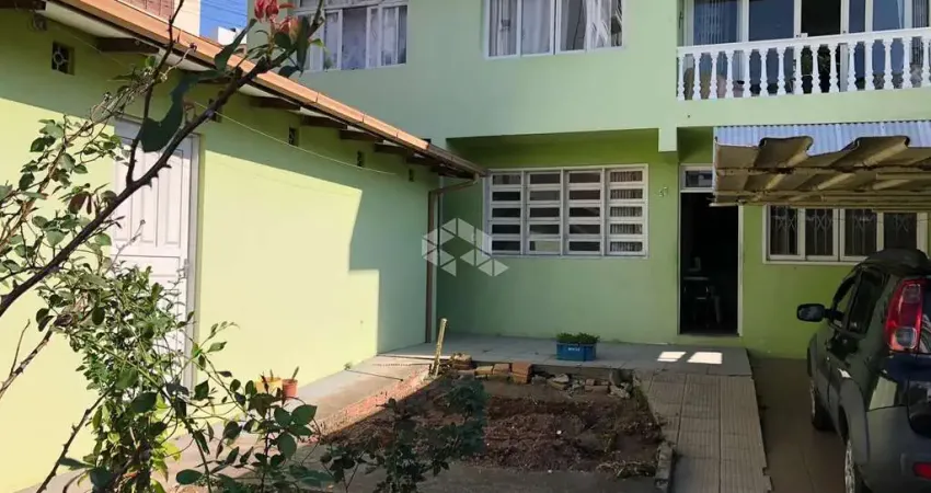 Casa 4 Dormitórios no bairro Estreito, em Florianópolis/SC