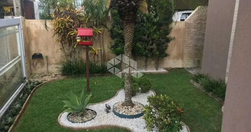 Casa com 2dormitórios no bairro São João do Rio Vermelho