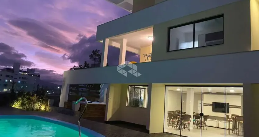 Casa com 3 suítes, piscina e 722 m² de terreno - pedra branca, palhoça/sc