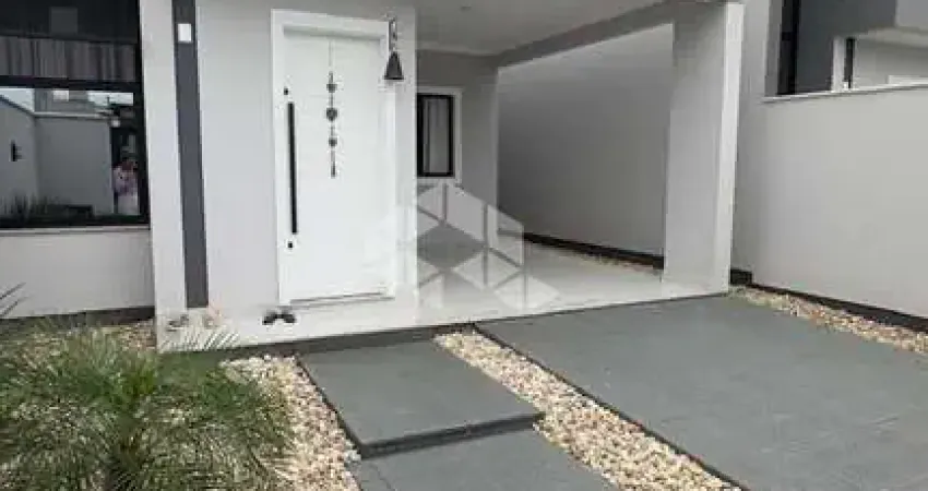 Casa à venda em Tijucas - Bairro Areias 2 quartos, Sala e cozinha integradas, Semi mobiliada
