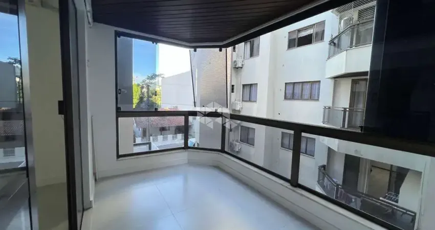Apartamento próximo ao mar mobiliado, com dois dormitórios sendo 1 suíte.