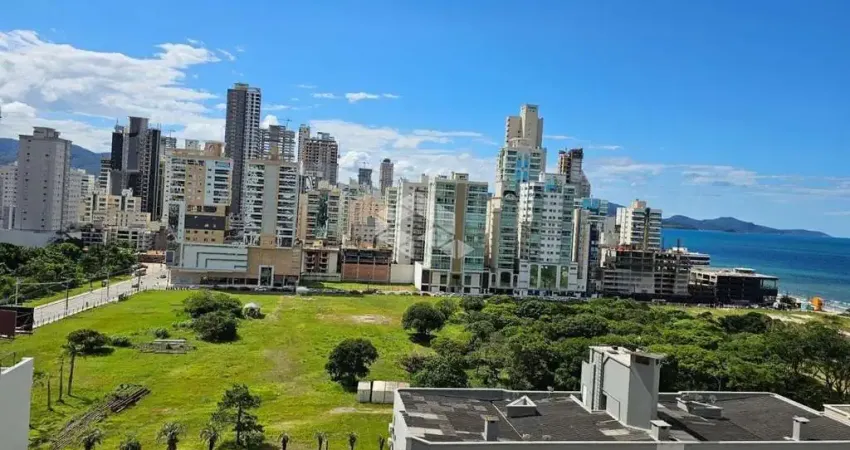 Apartamento 3 suítes, 3 garagens no centro de Itapema