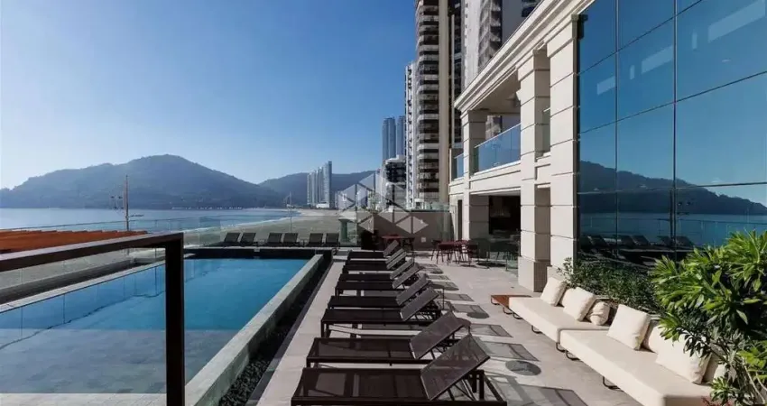 Apartamento  Frente Mar com 05 Dormitórios sendo 05 Suítes com 05 Vagas de Garagem