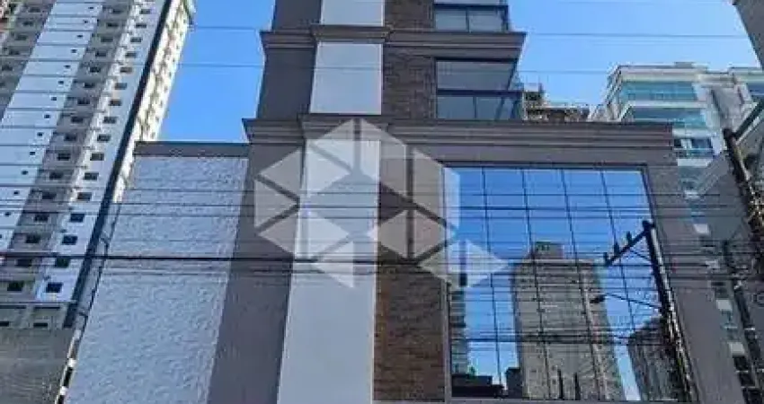 Apartamento com 3 dormitórios sendo 2 suítes e 2 vagas de garagem em itapema