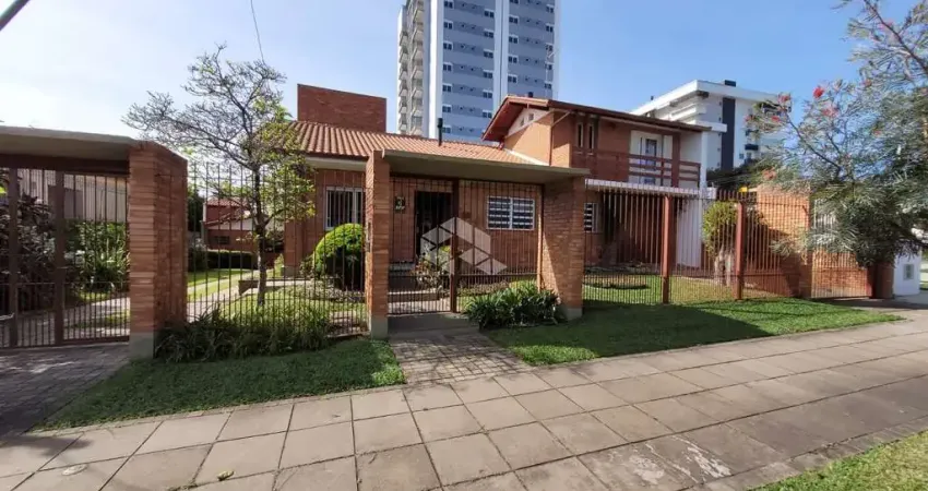 Casa ampla com 3 quartos 3 banheiros piscina, bairro Morro do Espelho São Leopoldo.