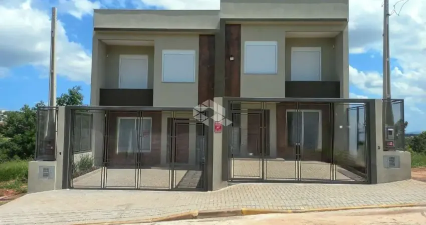 Casa com 3 dormitórios sendo um suíte com sacada, sala estar,jantar vaga para 2 carros aceita financiamento bancário, FGTS.