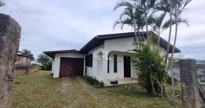 Bela casa a venda com 2 quartos no Bairro Bela Vista