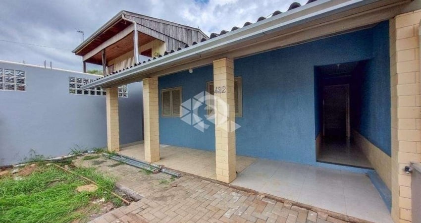 Casa plana com 64m² de área construída, reformada, 3 dormitórios, 1 banheiro, sala e cozinha, aceita financiamento bancário.