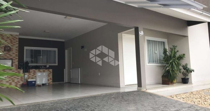 Casa 1 suíte + 2 quartos/dormitórios no bairro Vila Lalau em Jaraguá do Sul, SC