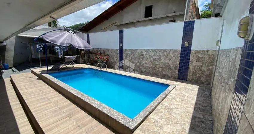 Casa 4 dormitórios no bairro Jaraguá 99 em Jaraguá do Sul, SC