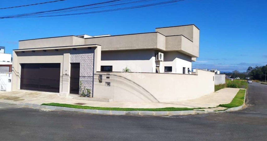 Casa 1 suíte + 1 quarto/dormitório no bairro Três Rios do Norte, Jaraguá do Sul