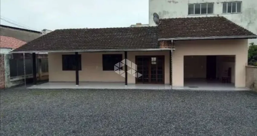 Casa 3 quartos/dormitórios no centro de Jaraguá do Sul