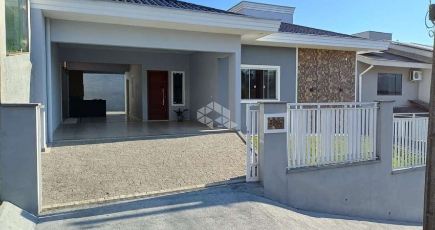 Casa 1 suíte + 2 quartos no bairro Amizade em Jaraguá do Sul, SC