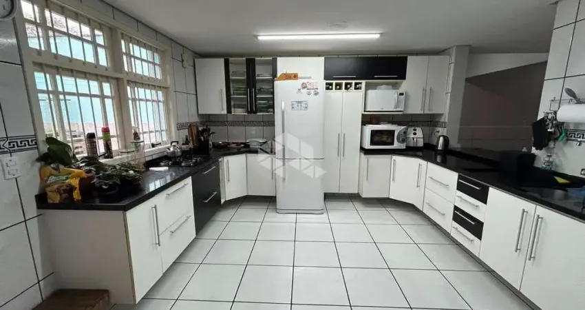 Casa com 3 quartos à venda na Rua Jerolomo Minuzo, 146, Vila Nova, Porto Alegre