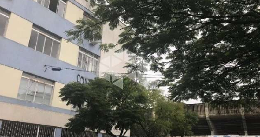 Baixou o preço.Apartamento tipo casa (térreo) e com garagem entre os bairros Azenha e Medianeira.