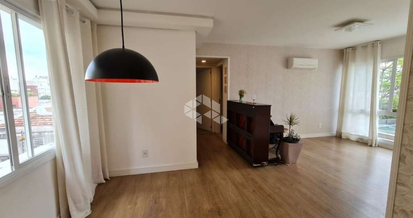 Apartamento 2 dormitórios e vaga junto ao Zaffari da Cabral, Rio Branco