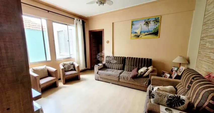 Baixou quase R$ 100 mil!! Apartamento de 03 dormitórios e Junto à Redenção.