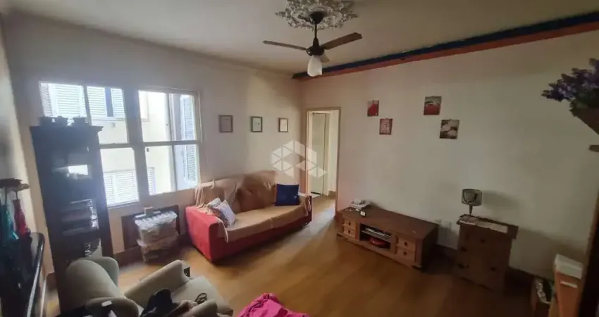 Apartamento de 2 dormitórios de frente para a Redenção.