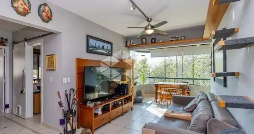 Apartamento de 02 dormitórios, 02 sacadas, garagem e TOTALMENTE mobiliado.