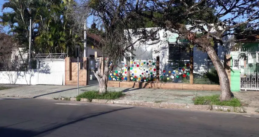 Casa com 2 quartos à venda na Rua Veríssimo Rosa, 183, Partenon, Porto Alegre