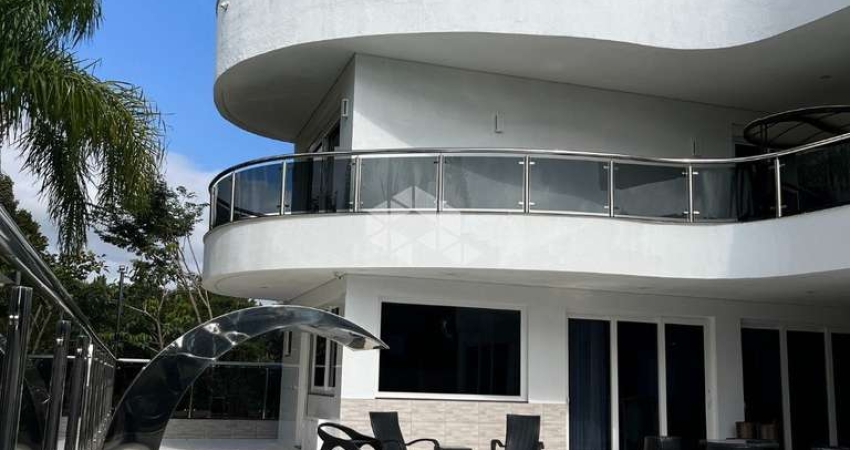 Casa de Alto Padrão em Jurerê Internacional