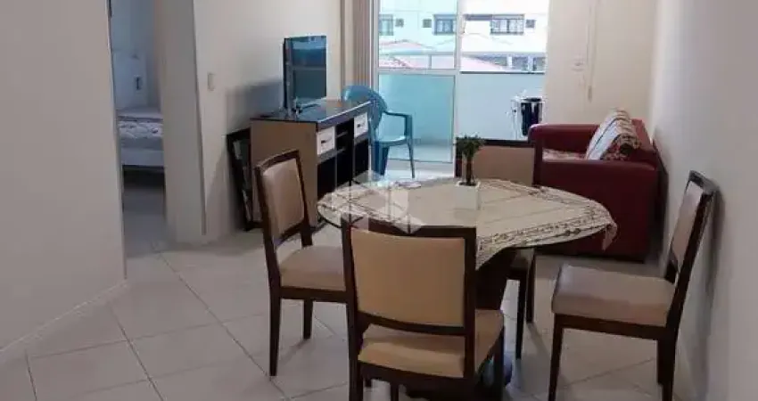 Apartamento a venda Canasvieiras 2 Dormitórios a 100mts do mar.