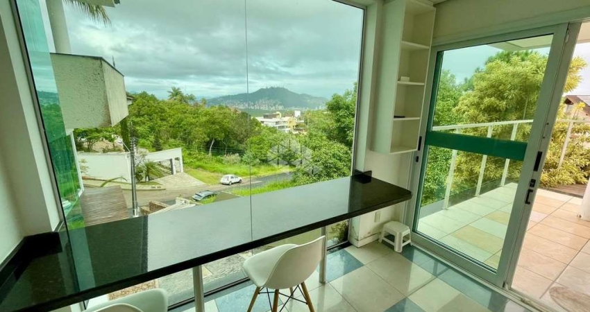 CASA DE  ALTO PADRÃO  À VENDA NO JOÃO PAULO EM FLORIANÓPOLIS COM VISTA PANORÂMICA PARA O MAR